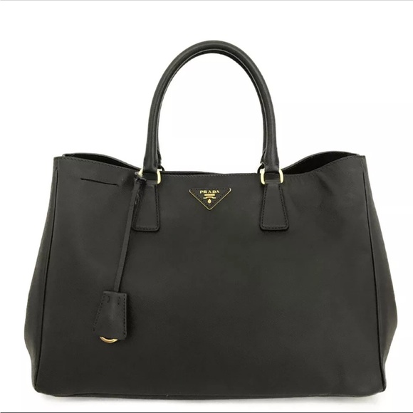 LAST CHANCE OFFER HAS BEEN MADE!!Prada Saffiano leather. Near mint condition!! I - Picture 1 of 14